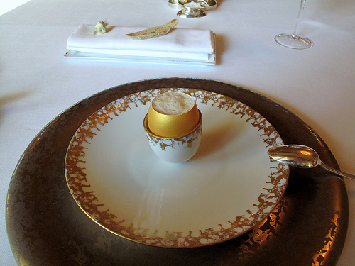 Le Meurice - Amuse Bouche 2 - Oeuf Brouillé et mouillette avec beurre d’algues by Food Snob
