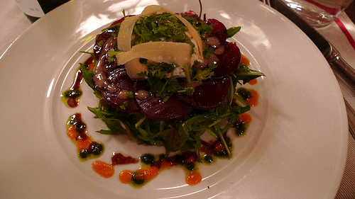 carpaccio de betteraves rouges, salade, oeuf de poule poché et vinaigrette au cerfeuil (salad of beets and greens with poached egg and chervil vinaigrette) La Regalade by Meg Zimbeck