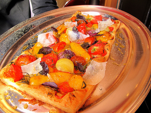 l'Arpège - Tarte aux tomates et oignons rouges by Food Snob