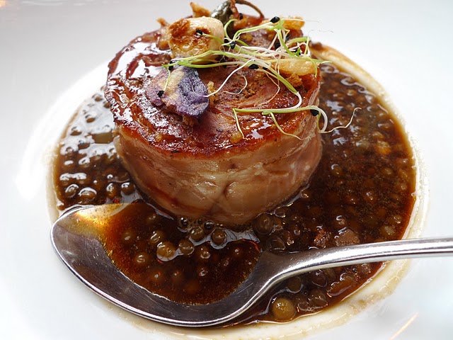 Le Comptoir - cochon de lait by Julian Tort