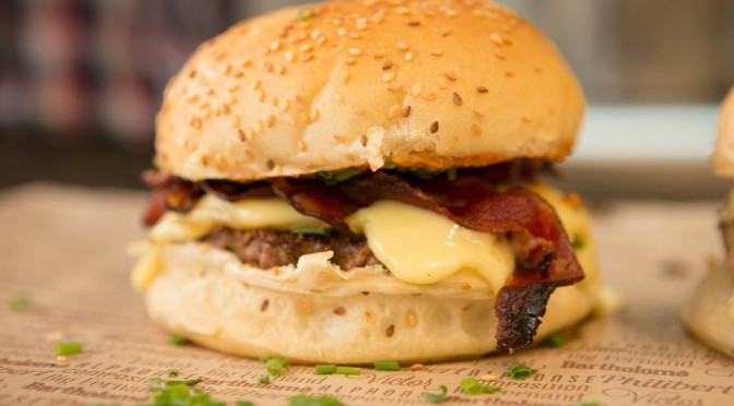 Hamburger at Big Fernand restaurant in Paris | parisbymouth.com