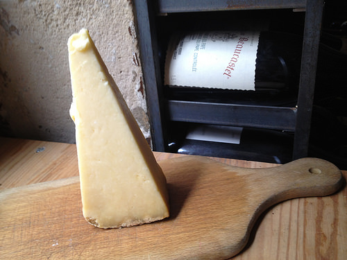 Crumbly cow's milk cheeses from central France