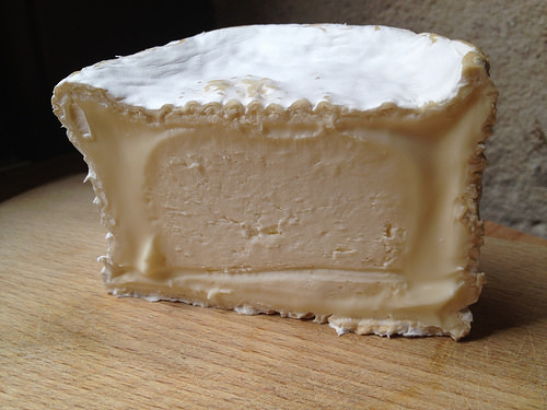 Extra creamy cows' milk cheeses