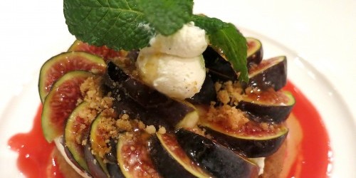 Fig tart at Le Pario restaurant in Paris via Alexander Lobrano | parisbymouth.com