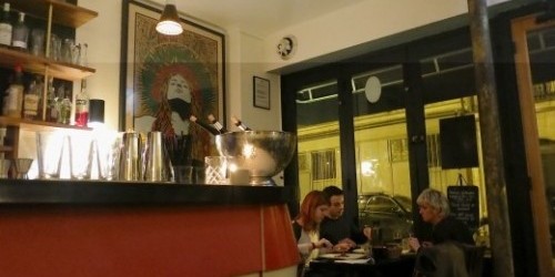 Blue Valentine bistro in Paris photo via Alec Lobrano | parisbymouth.com
