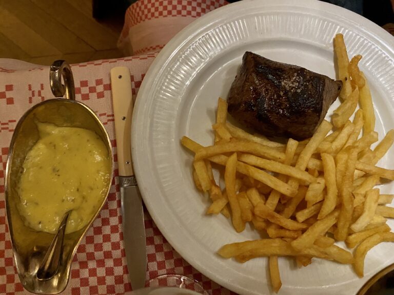 La Fontaine de Mars restaurant in Paris steak frites