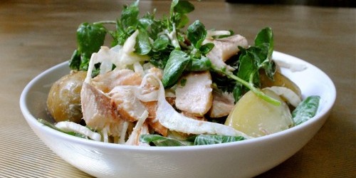 Salad at Pan restaurant in Paris photo via FB | parisbymouth.com