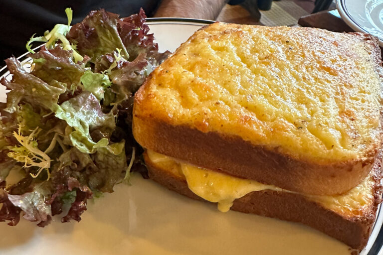 Croque Monsieur at Vins des Pyrenees restaurant in the Marais in Paris