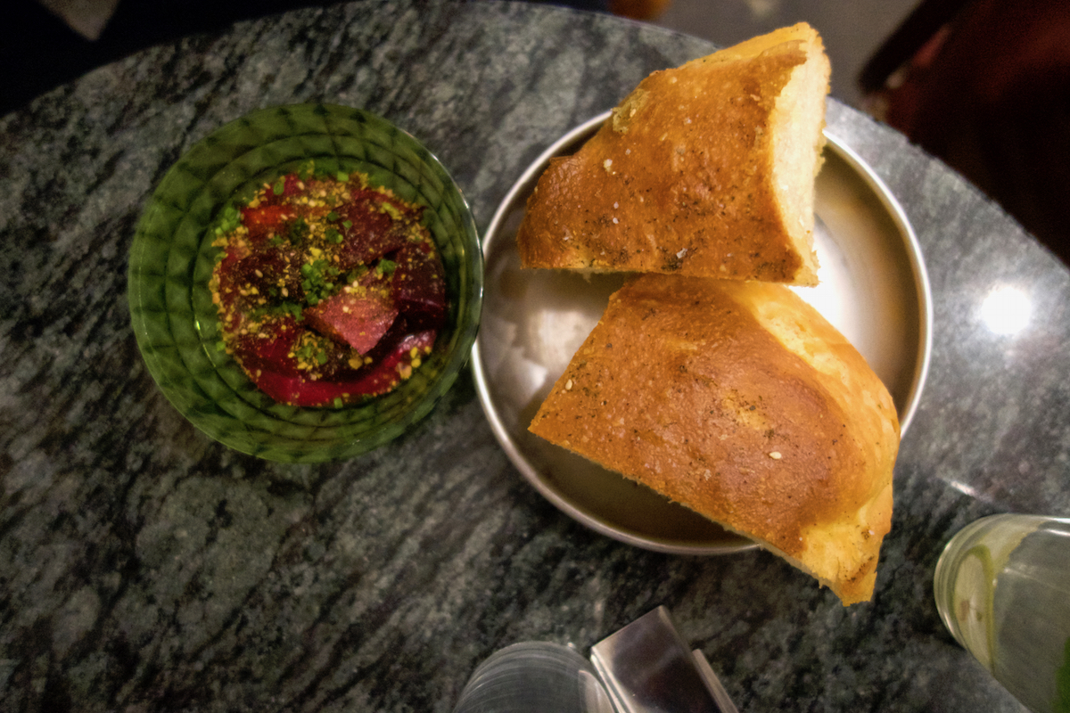 Beets with chives and bread