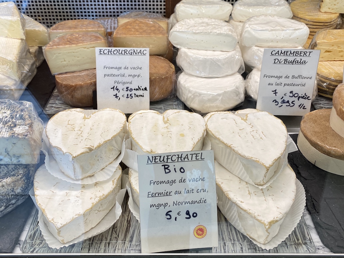 Soft Heart-Shaped Cheeses : Coeur de Neufchâtel-En-Bray