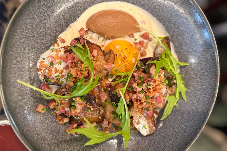 Juveniles bistro in Paris