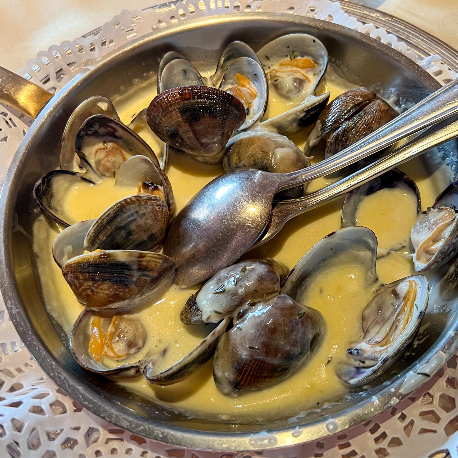 Le Duc PARIS BY MOUTH