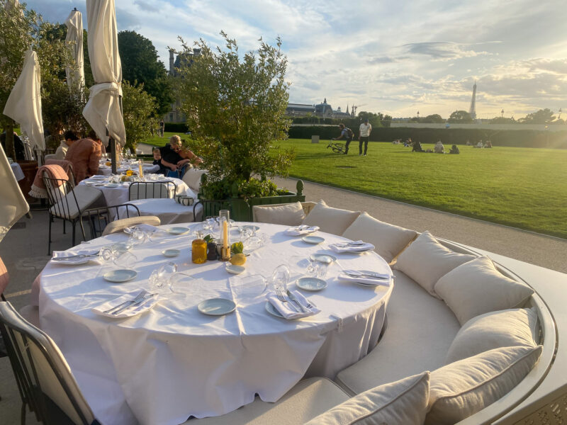 Loulou restaurant in Paris - outdoor dining near the Louvre