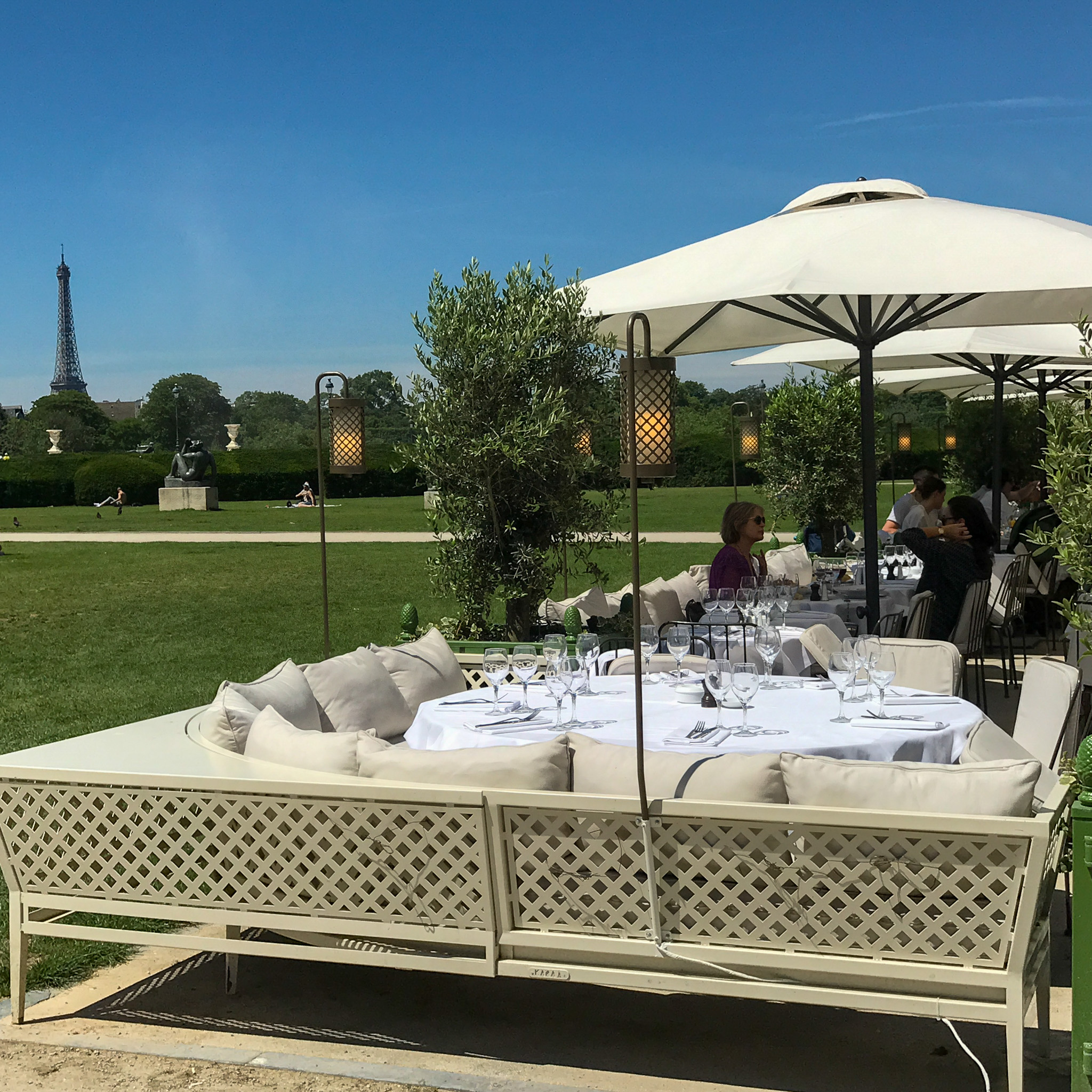 Loulou-restaurant-outdoor-dining-paris | PARIS BY MOUTH Loulou restaurant in Paris near the Louvre