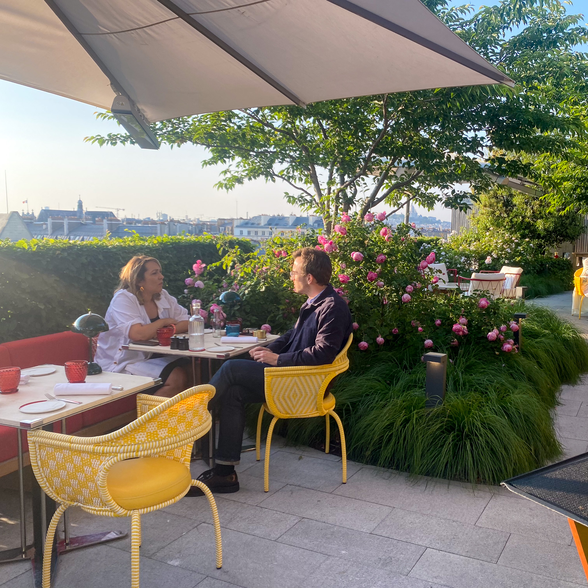 le-jardin-cheval-blanc-outdoor-dining-paris | PARIS BY MOUTH Le Jardin Cheval Blanc rooftop restaurant near the Louvre in Paris