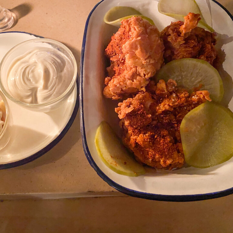 Clamato-seafood-restaurant-in-Paris-fried-fish