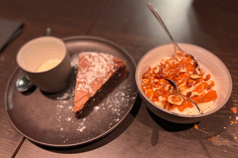 Otto restaurant wine bar in Paris