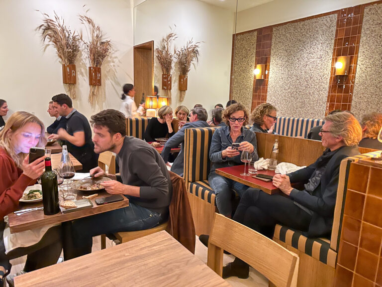 Oktobre restaurant in Paris