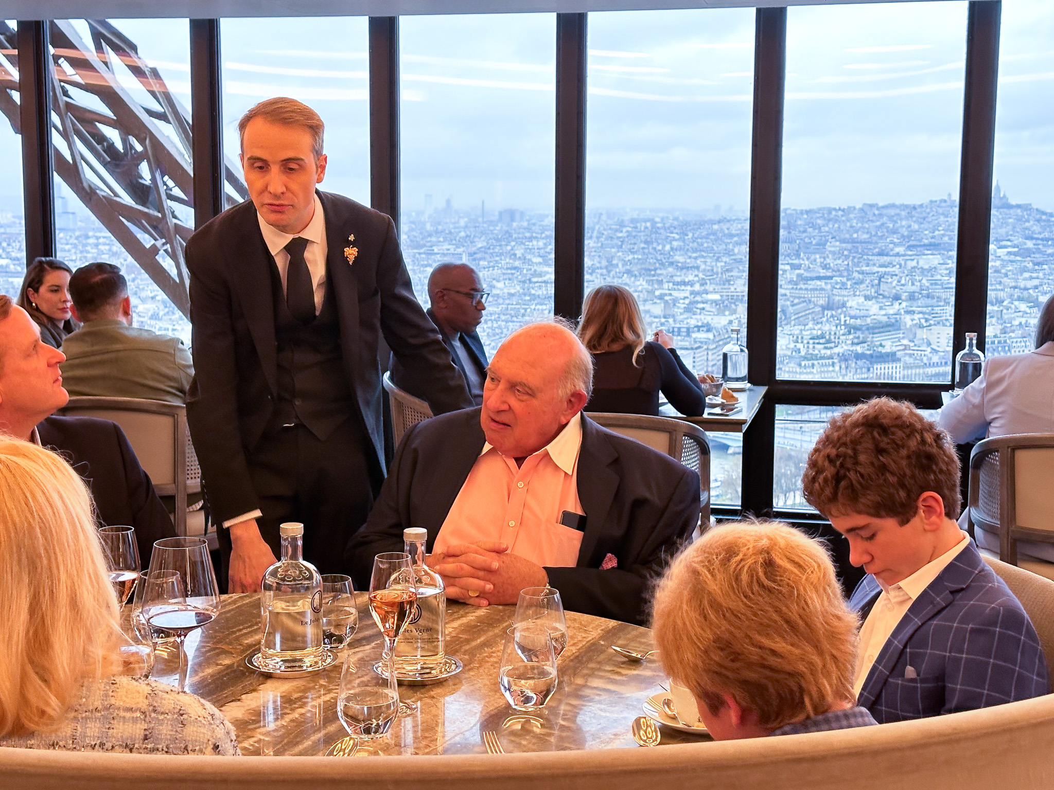 Table-service-at-Le-Jules-Verne-restaurant-in-the-Eiffel-Tower-in-Paris | PARIS BY MOUTH
