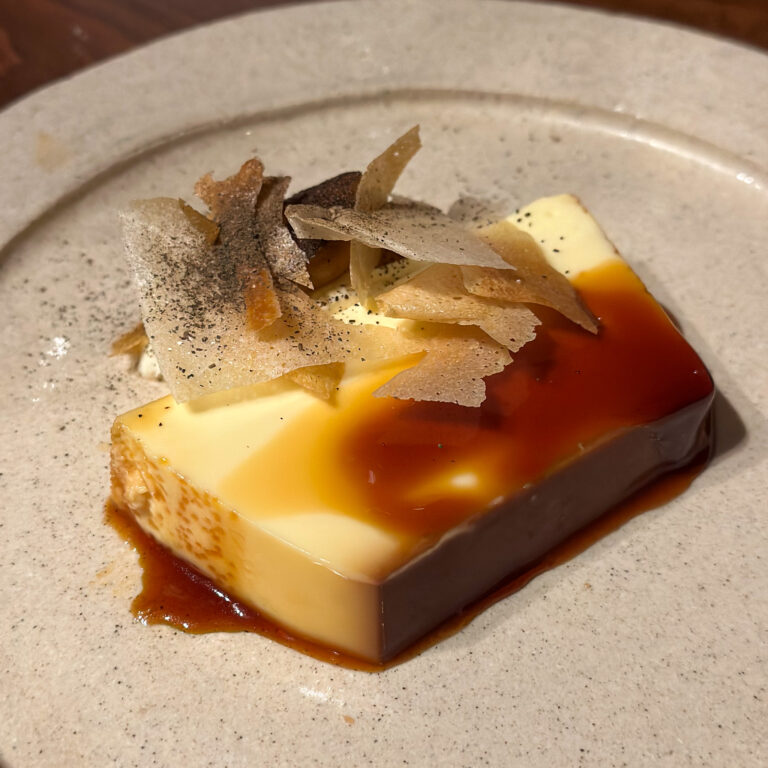 Double restaurant in Montmartre in Paris