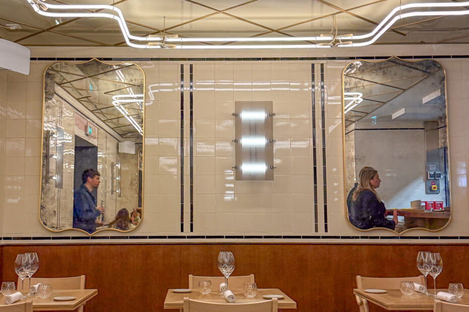 Dining room interior at Cypsèle, Île Saint-Louis, Paris 4th