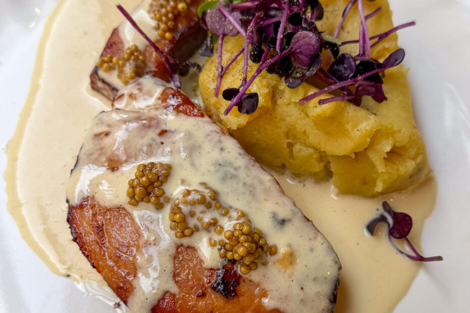 Roasted ham with smashed potatoes and Parmesan cream at Argile, 9, Paris