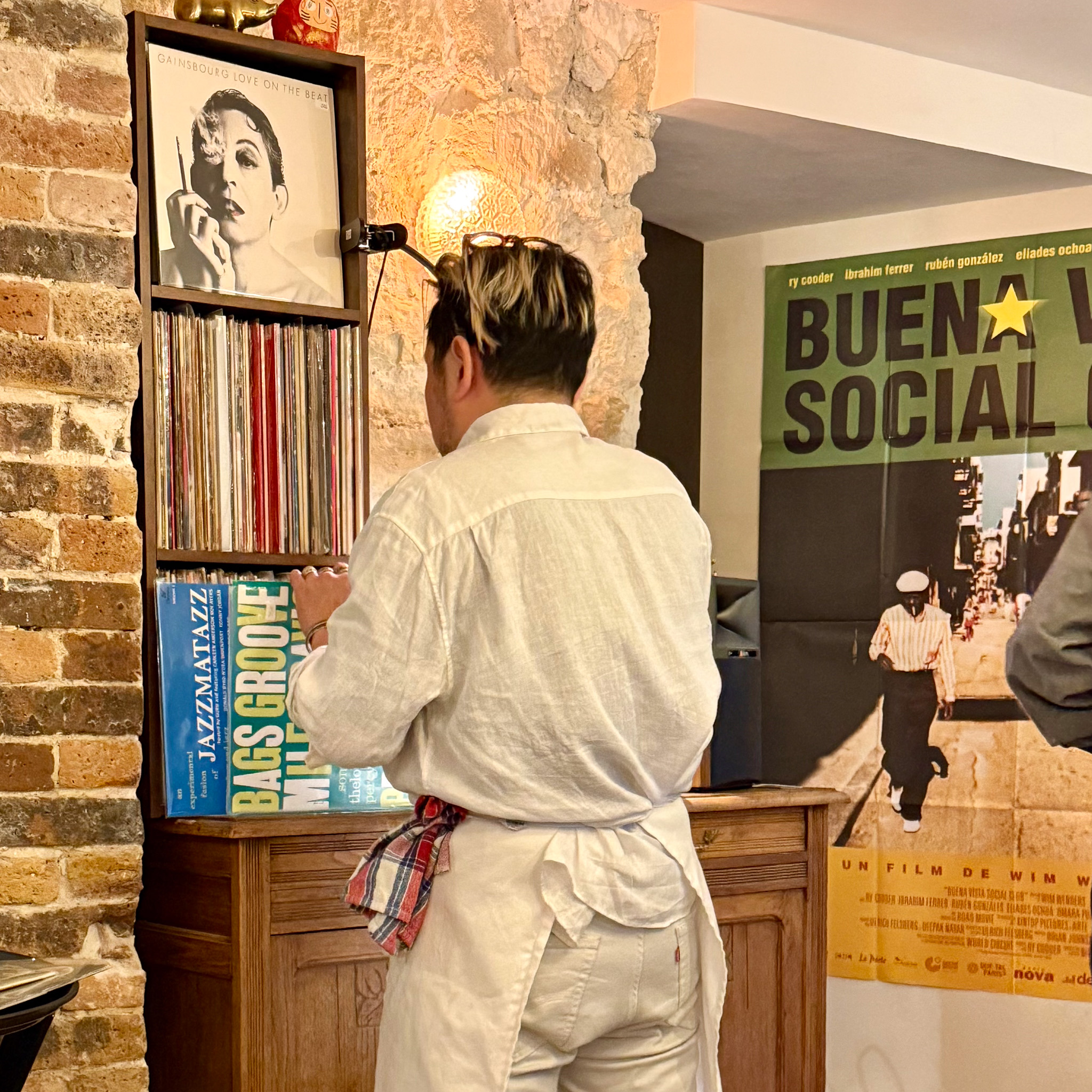 vinyl-masa-ikuta-paris | PARIS BY MOUTH Chef Ikuta spinning records at Masaikuta, 11th arrondissement, Paris - Masa ikuta photos