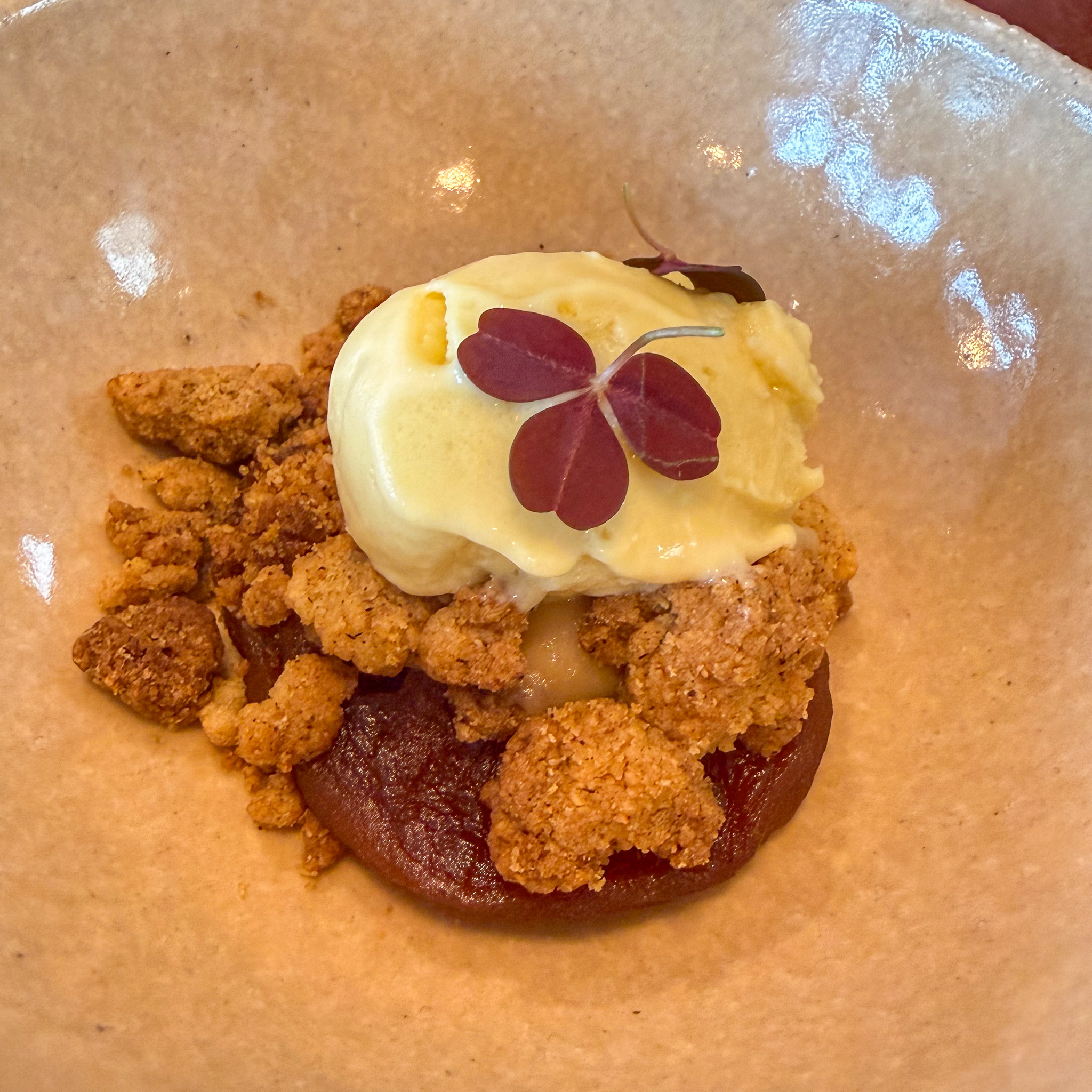 Caramelized apple dessert at Épopée restaurant, Paris 11th