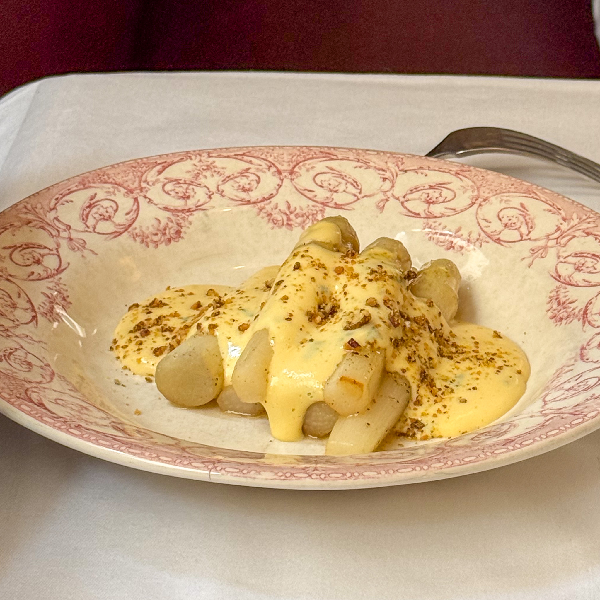White asparagus with tarragon sabayon and praline crumble at Le Bon Saint-Pourçain, Paris 6th